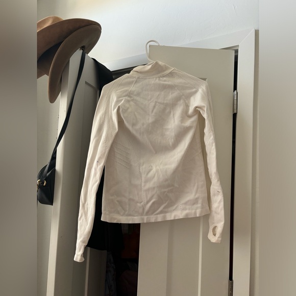 Fabletics Trinity Performance Jacket Size Small - Picture 3 of 4